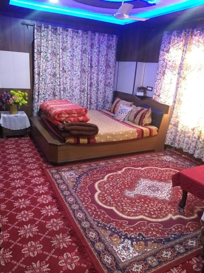 Wani Guest House Gulmarg Exterior photo
